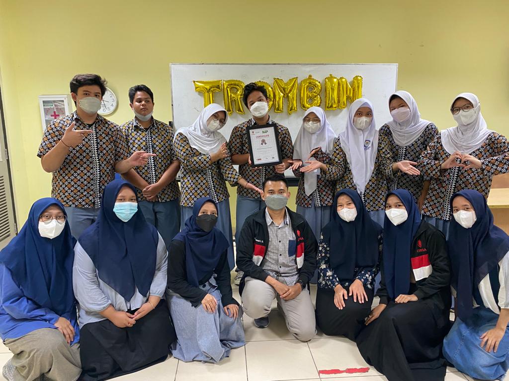 A group of people posing for a photo

Description automatically generated
